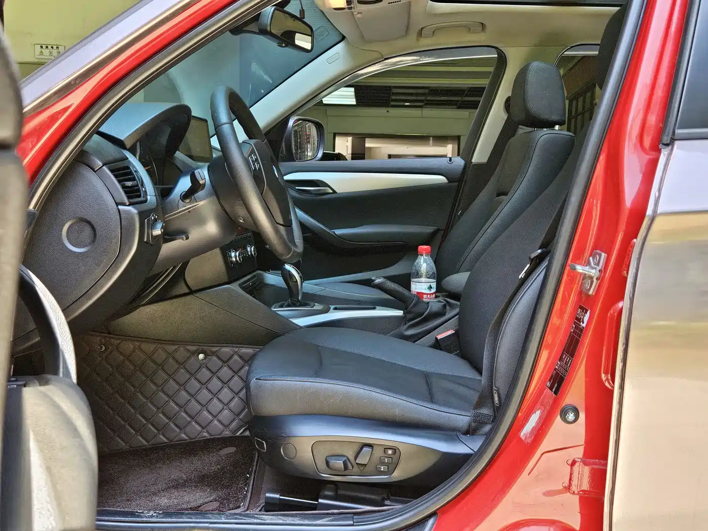 BMW X1 2012 sDrive20i Leading Model фото 6