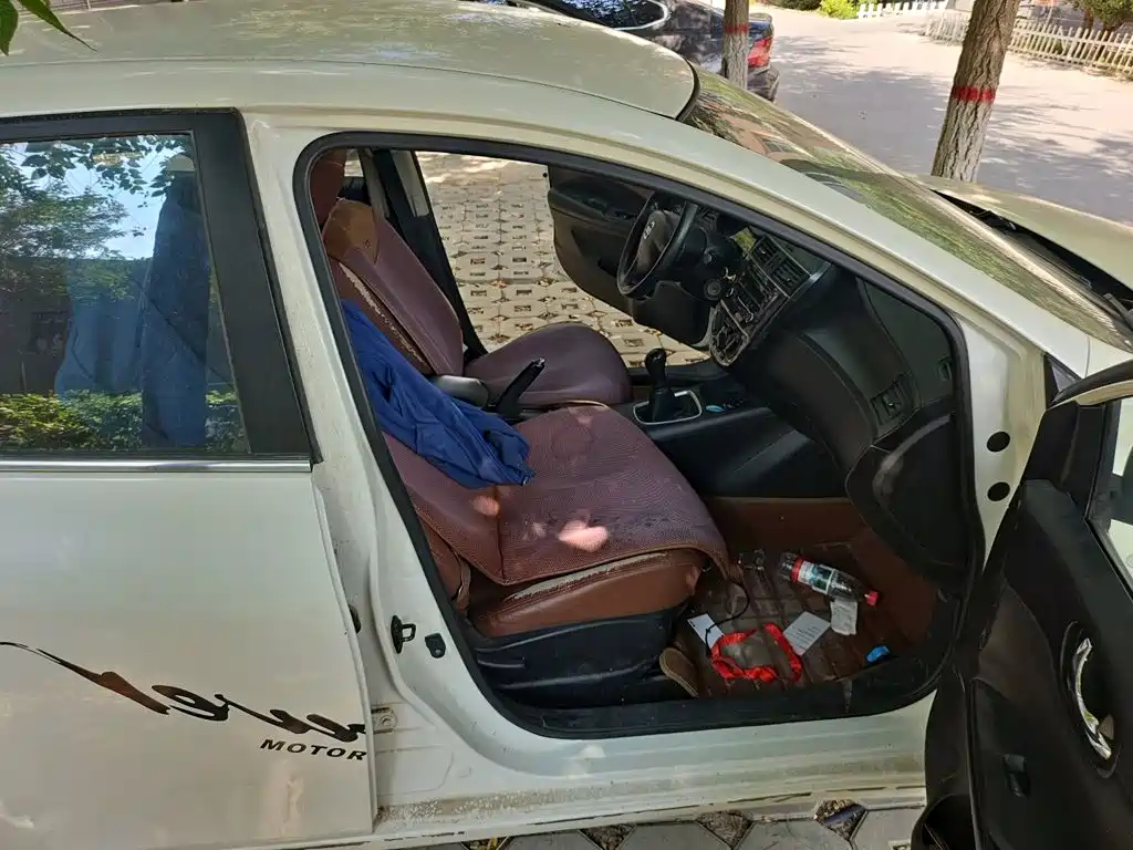 Фото 19 - Nissan Tiida