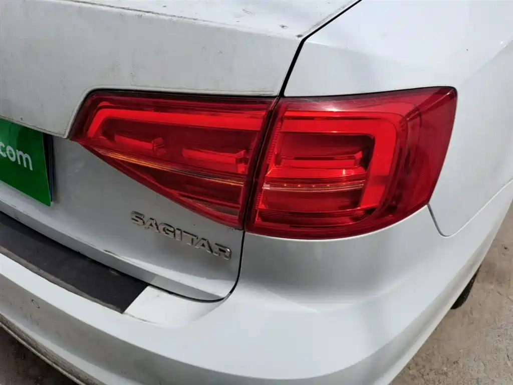 Volkswagen Sagitar 2016 230TSI 25th Anniversary Edition фото 8
