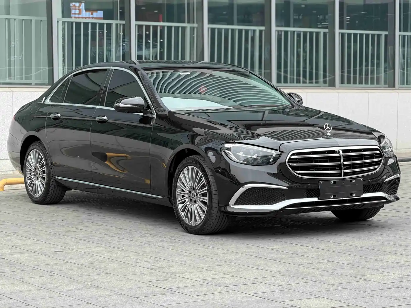 Mercedes-Benz E-Class 2023 E 300 L Fashion фото 3