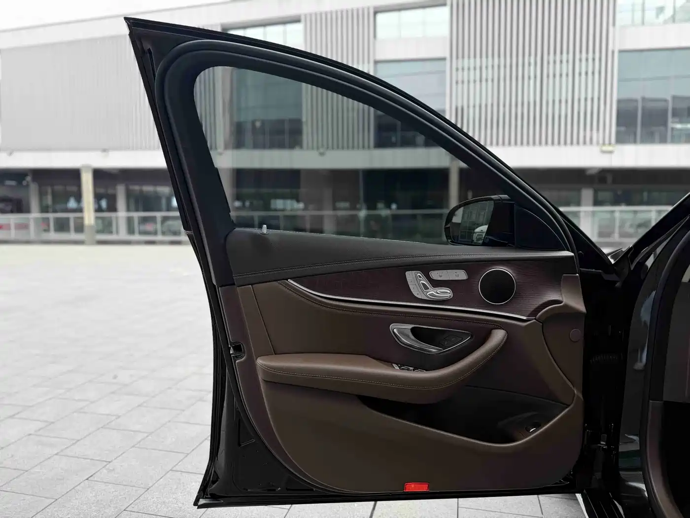 Mercedes-Benz E-Class 2023 E 300 L Fashion фото 7