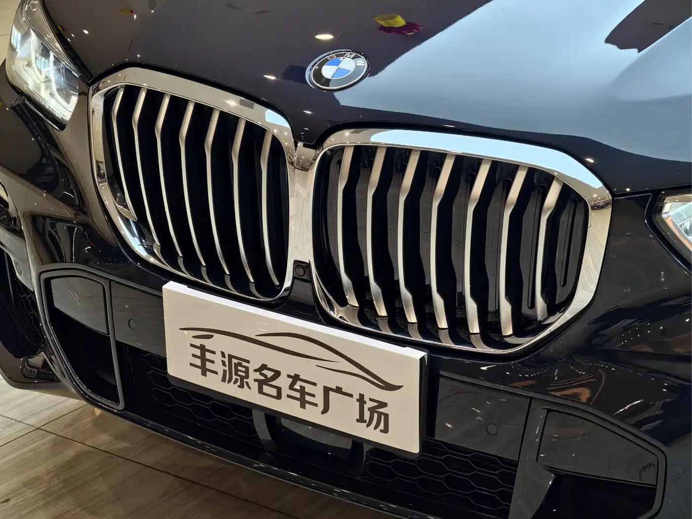 BMW X5 (Import) 2021 xDrive40i Exclusive M Sport Package фото 26