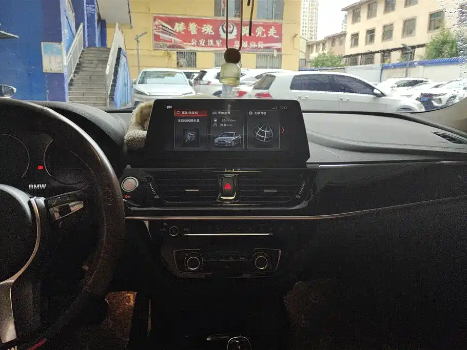 BMW 1 Series 2023 125i M Sport Shadow Edition фото 13