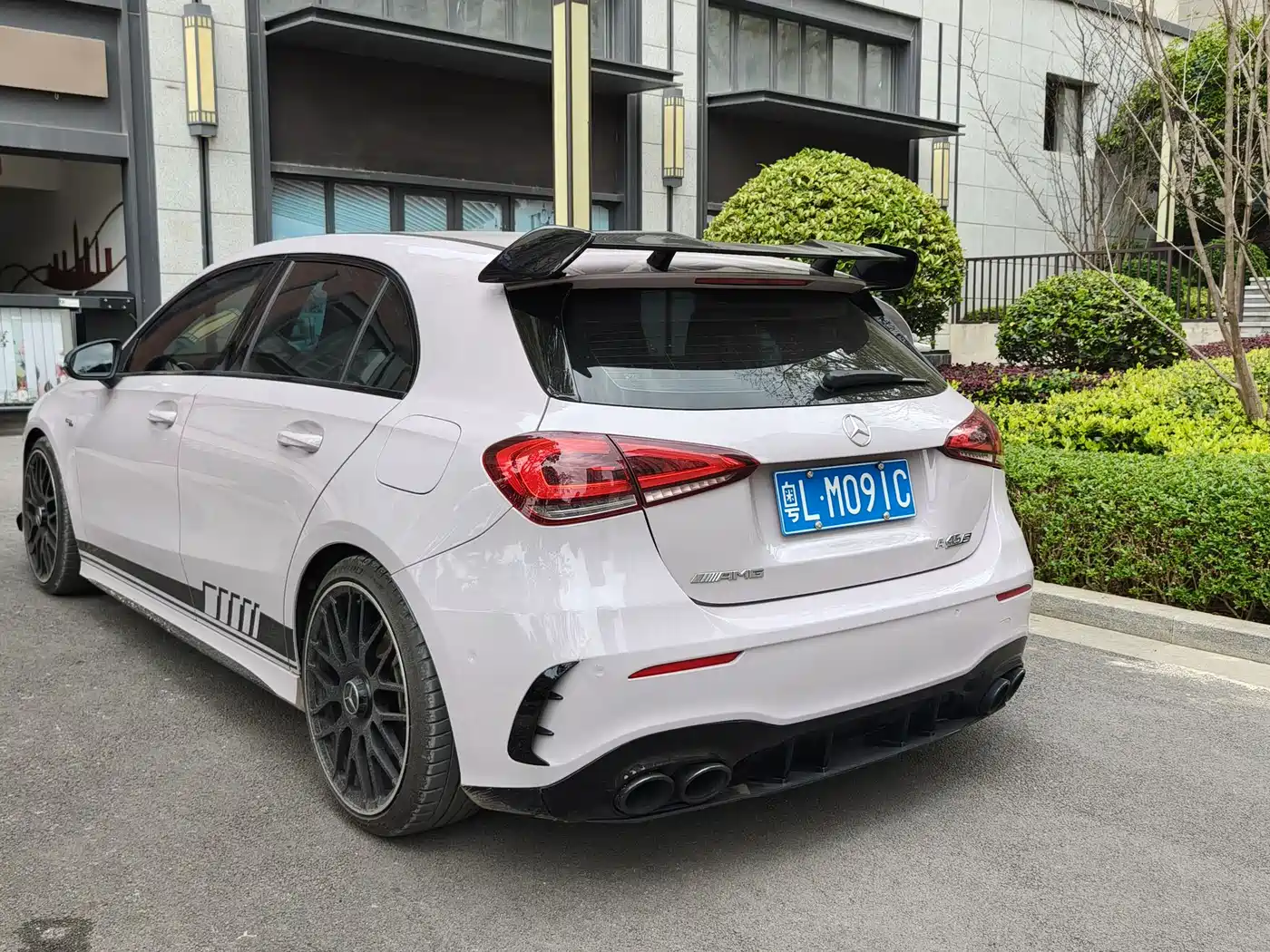 Mercedes-Benz A-Class AMG (Import) 2020 AMG A 35 4MATIC фото 6