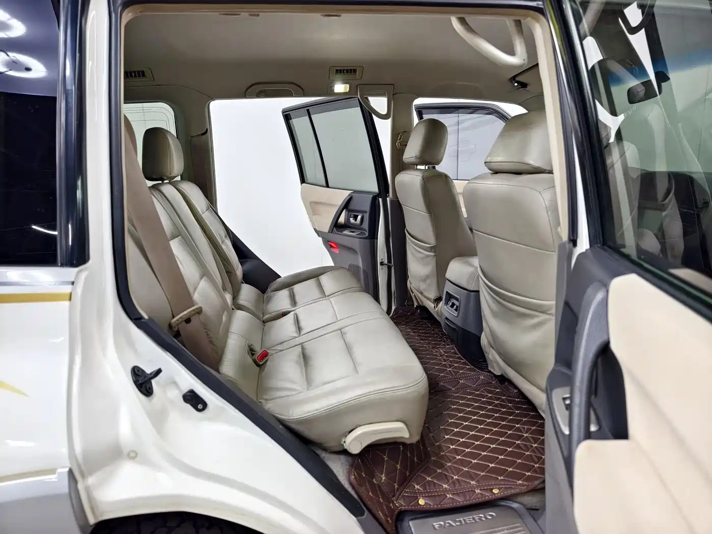 Mitsubishi Pajero 2011 Mitsubishi Pajero V73 3.0L AT GLX фото 15