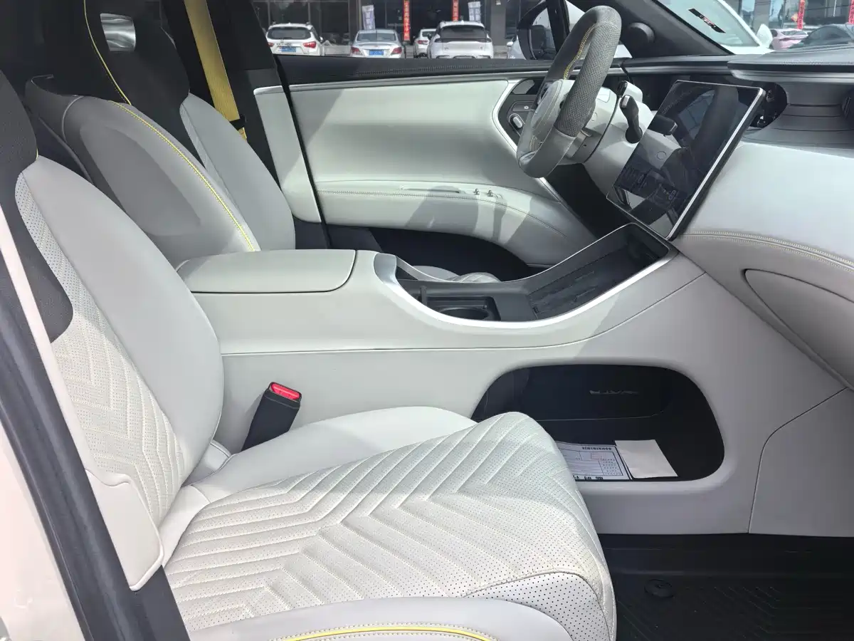 Avatr 11 2022 Long Range Dual Motor Luxury Edition 4-Seater фото 18