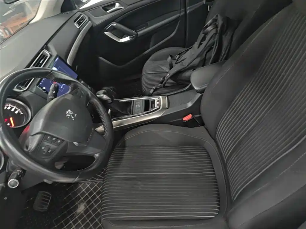 Peugeot 408 2016 1.6T Automatic Luxury Edition фото 15