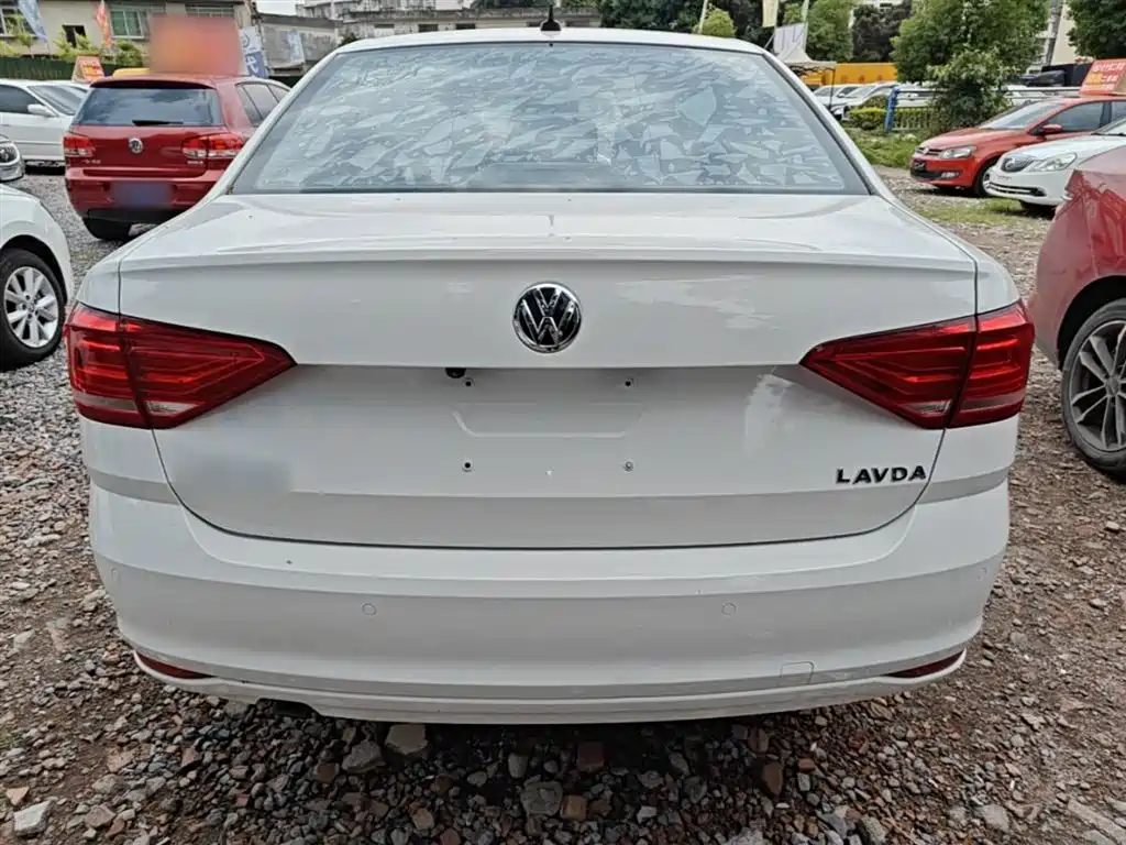 Volkswagen Lavida 2017 1.6L Automatic Trend Edition фото 6