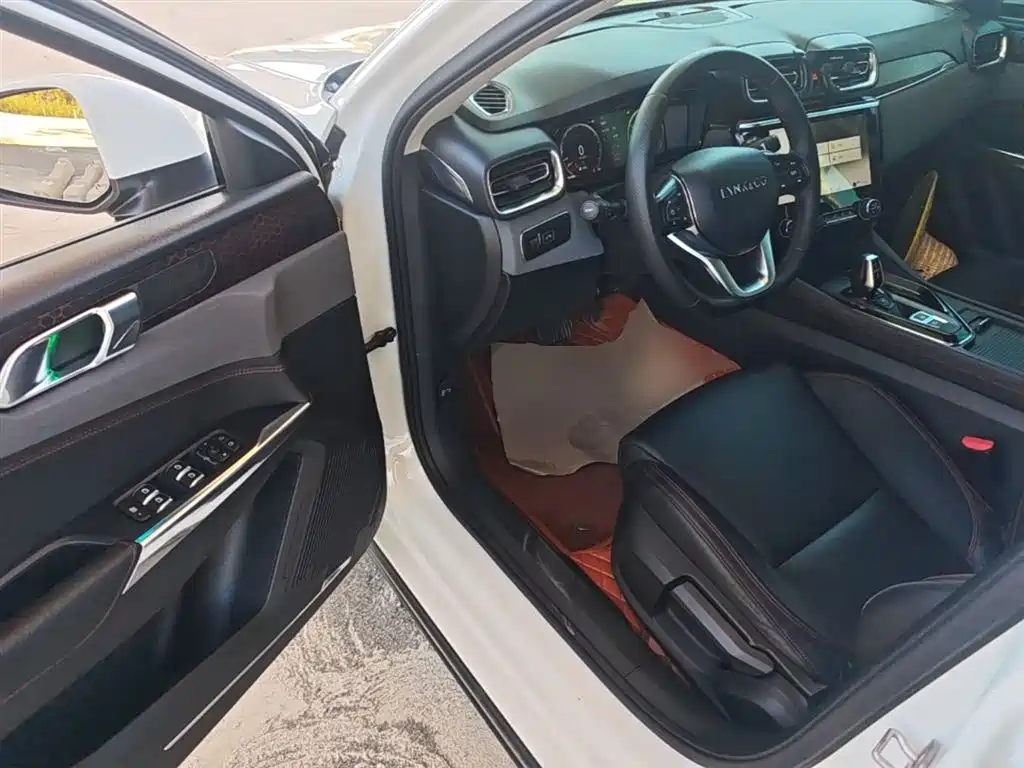 Lynk & Co 02 2018 1.5T DCT 2WD Power Edition China V фото 16