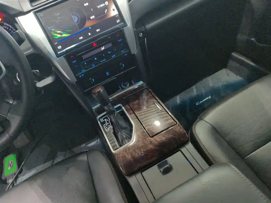 Toyota Camry 2016 2.0G 10th Anniversary Leading Edition фото 10