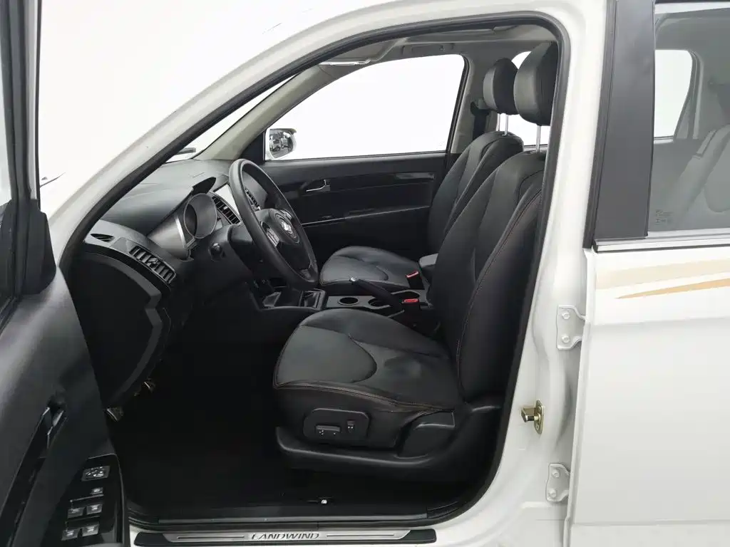 Landwind X8 2015 2014 Explorer Edition 2.0T Gasoline 4x2 Premium Luxury