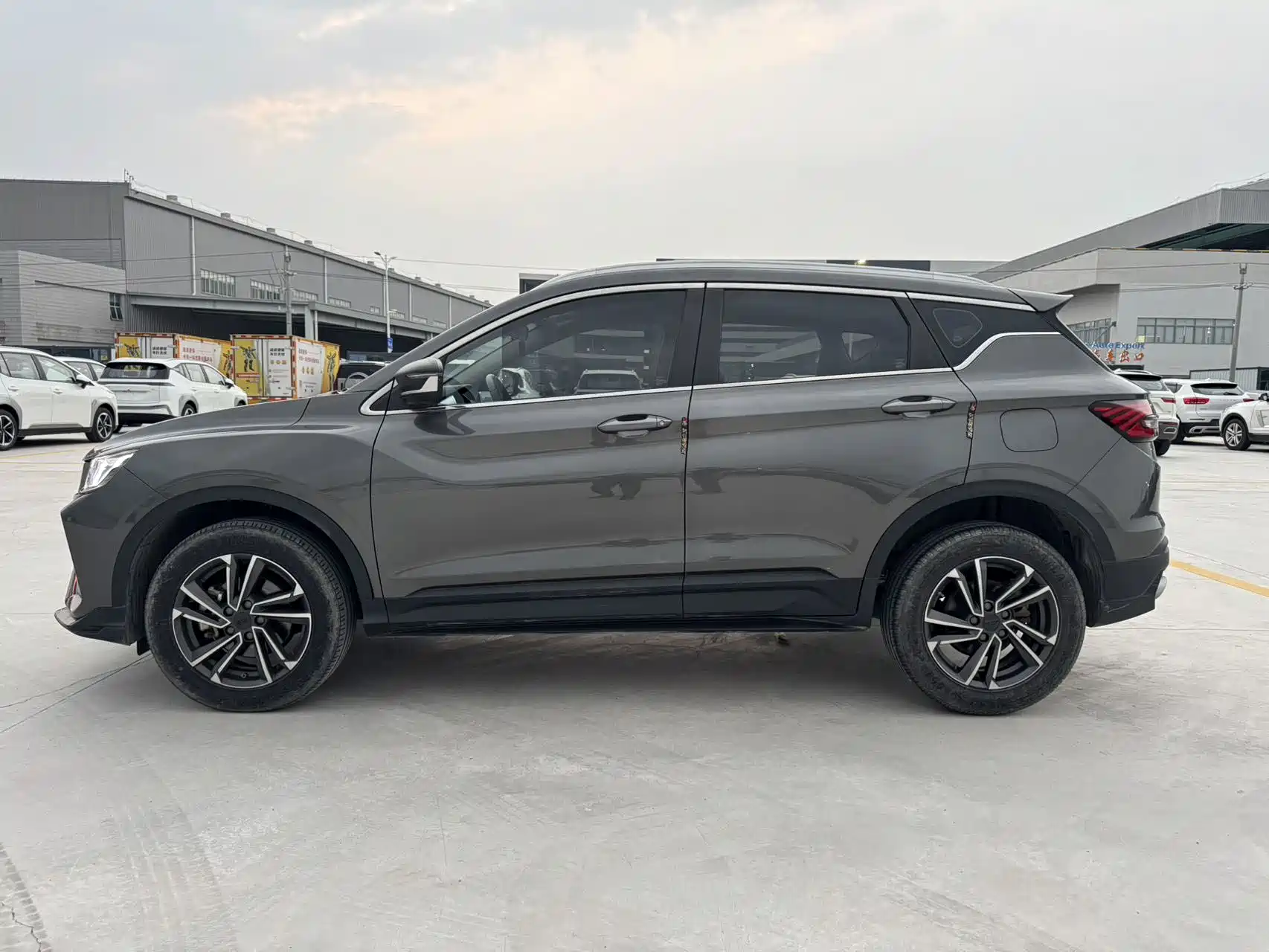 Фото 7 - Geely Coolray
