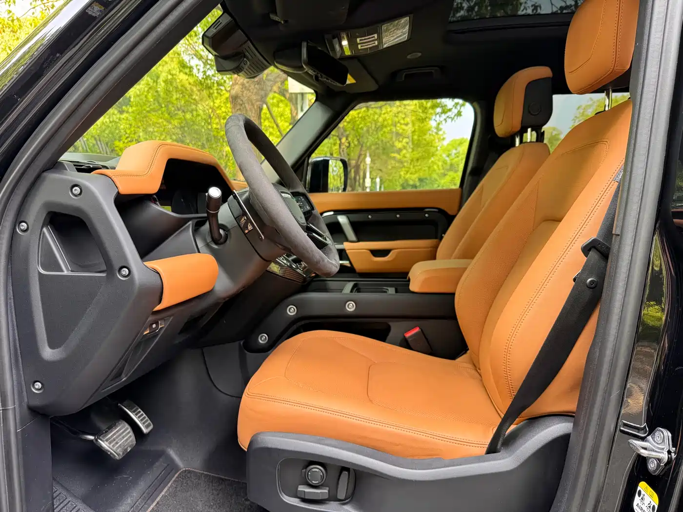 Land Rover Defender 2024 110 5.0T V8 фото 5