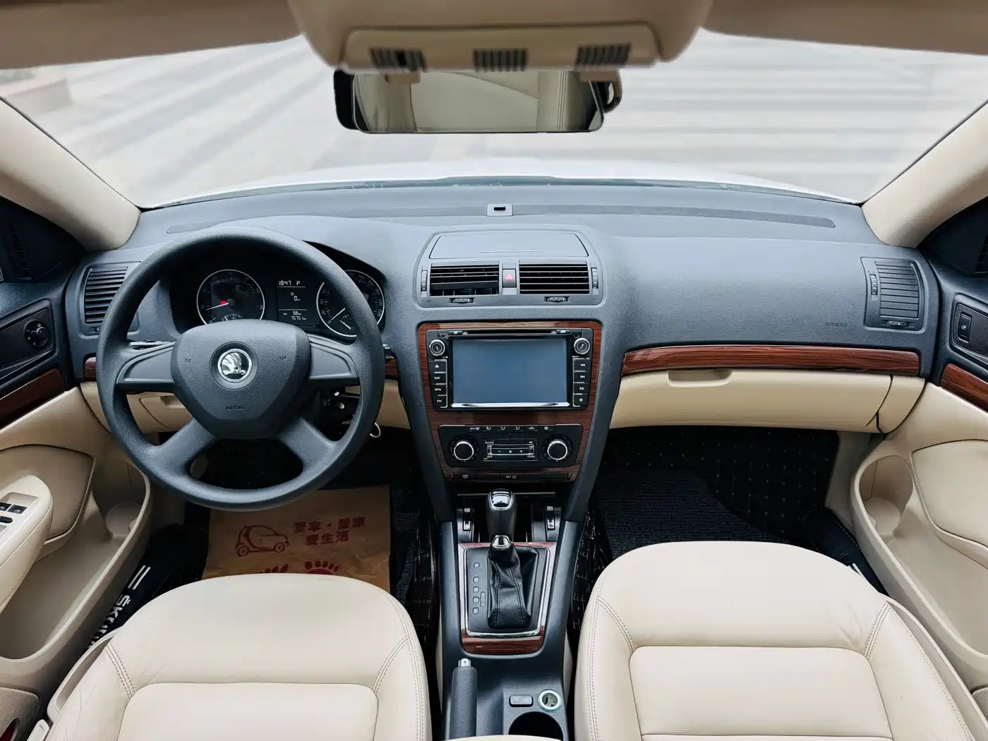 Škoda Octavia 2014 1.6L Auto Yijun Edition фото 10