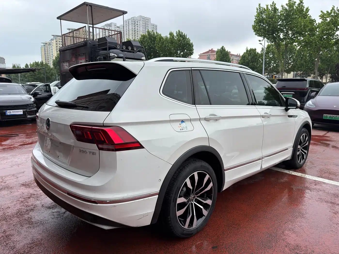 Volkswagen Tiguan L 2021 330TSI Automatic 2WD R-Line Premium фото 6