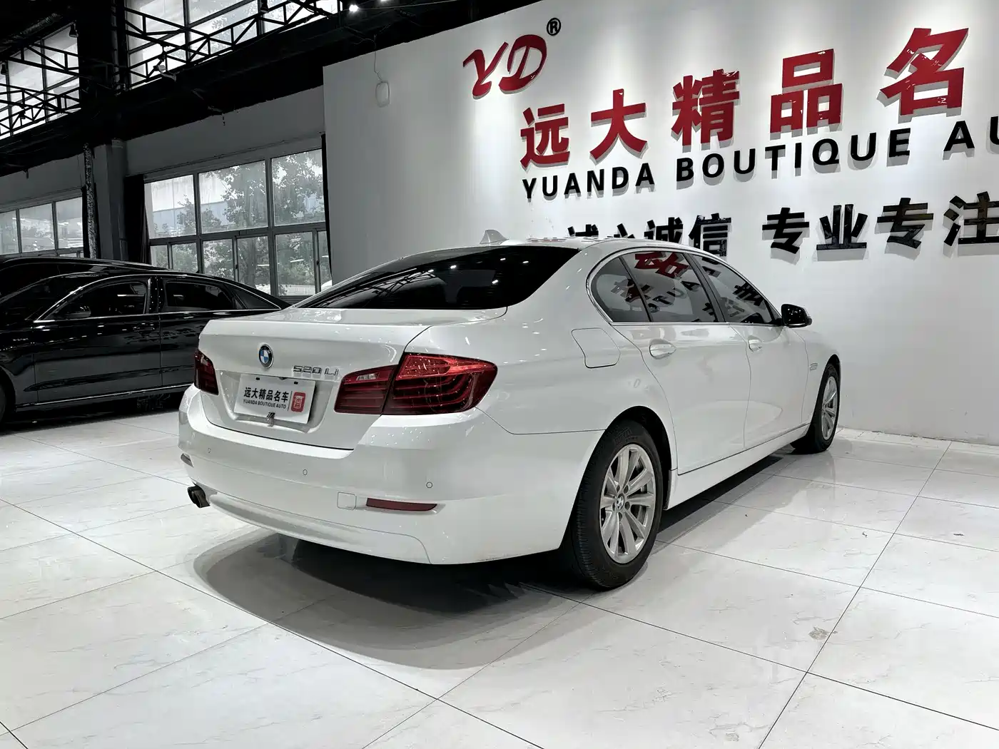 BMW 5 Series 2017 520Li Classic Edition фото 18