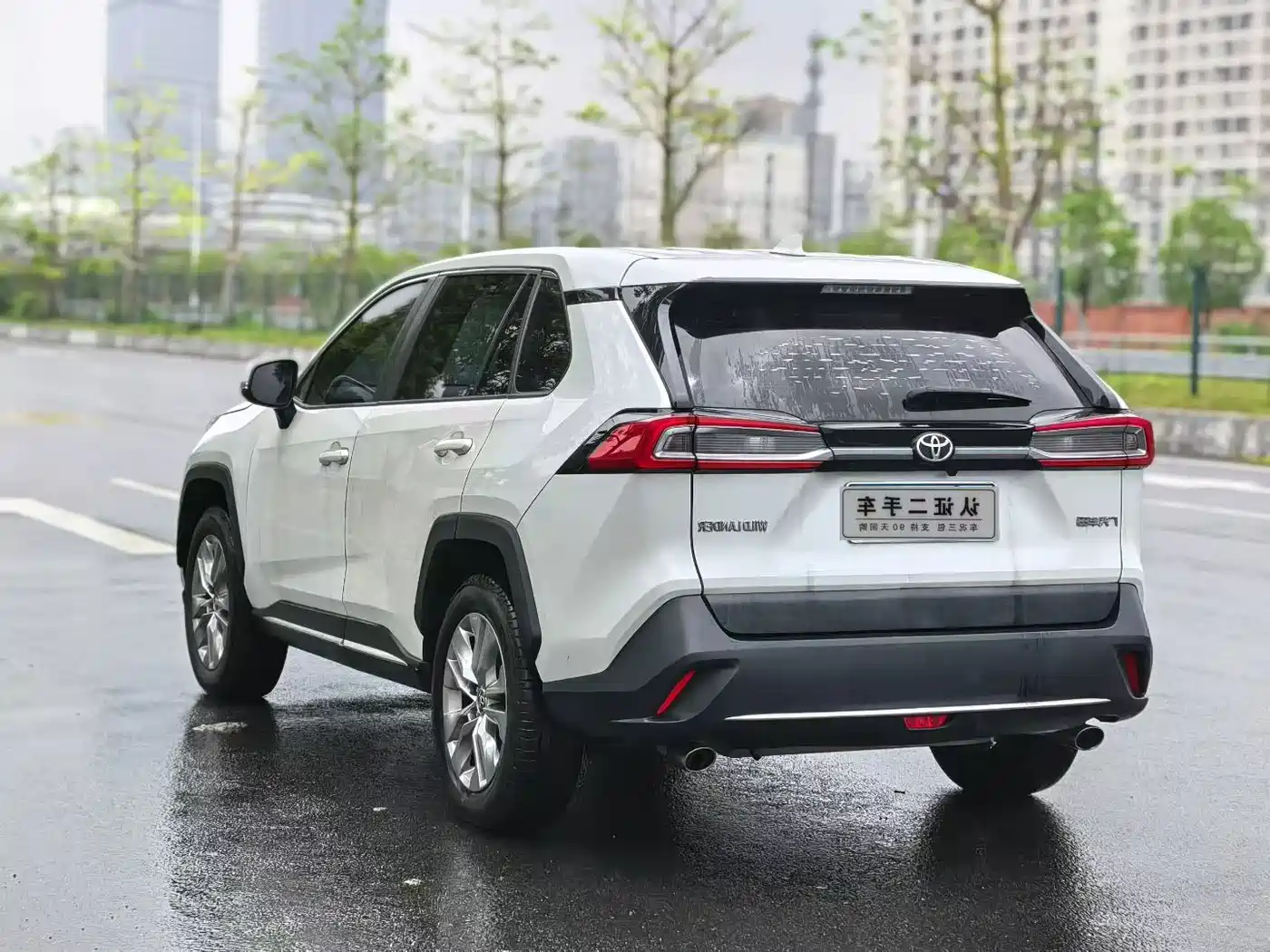 Toyota Wildlander 2022 2.0L CVT FWD Luxury Edition фото 9