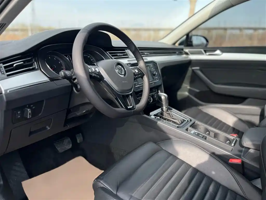 Volkswagen Magotan 2018 330TSI DSG Leading фото 16
