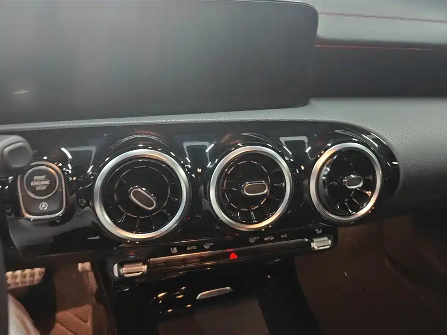 Mercedes-Benz CLA (Import) 2024 CLA 200 фото 13