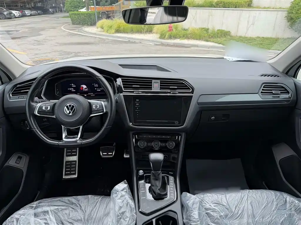 Volkswagen Tiguan L 2021 330TSI Automatic 2WD R-Line Premium фото 14