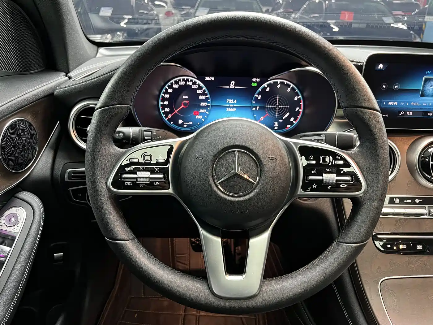 Mercedes-Benz GLC 2020 Facelift GLC 300 L 4MATIC Dynamic фото 10