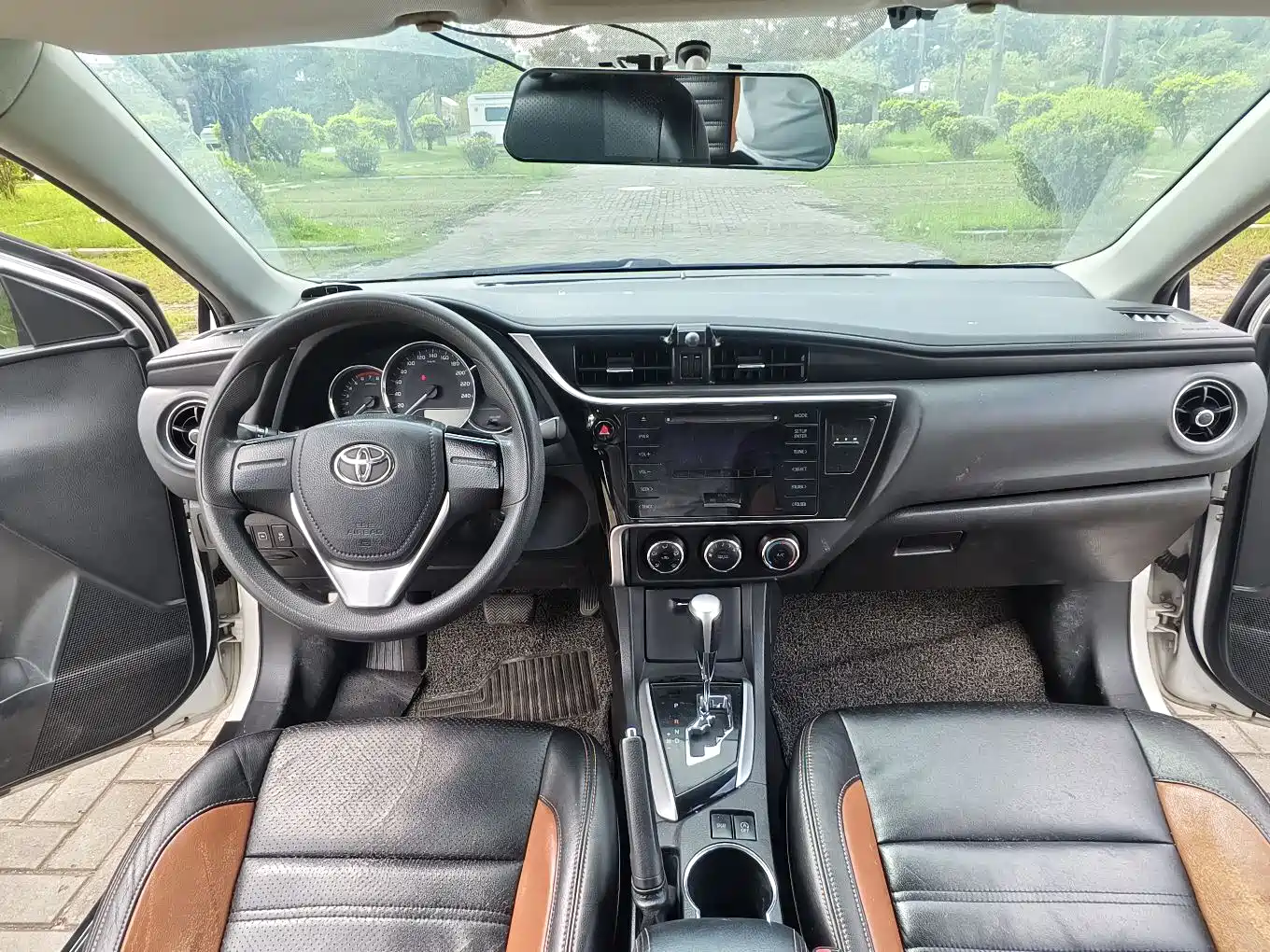 Toyota Corolla 2017 Facelift 1.2T S-CVT GL фото 12