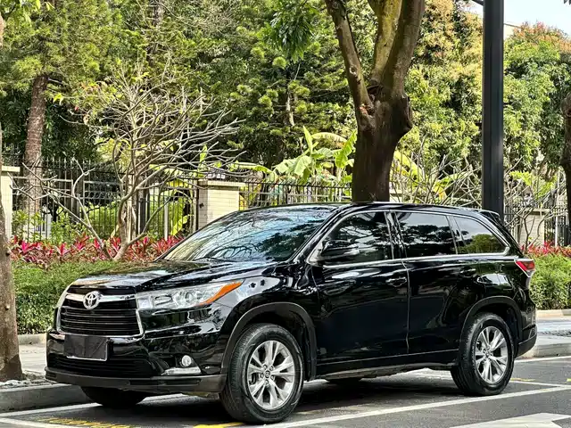 TOYOTA HIGHLANDER