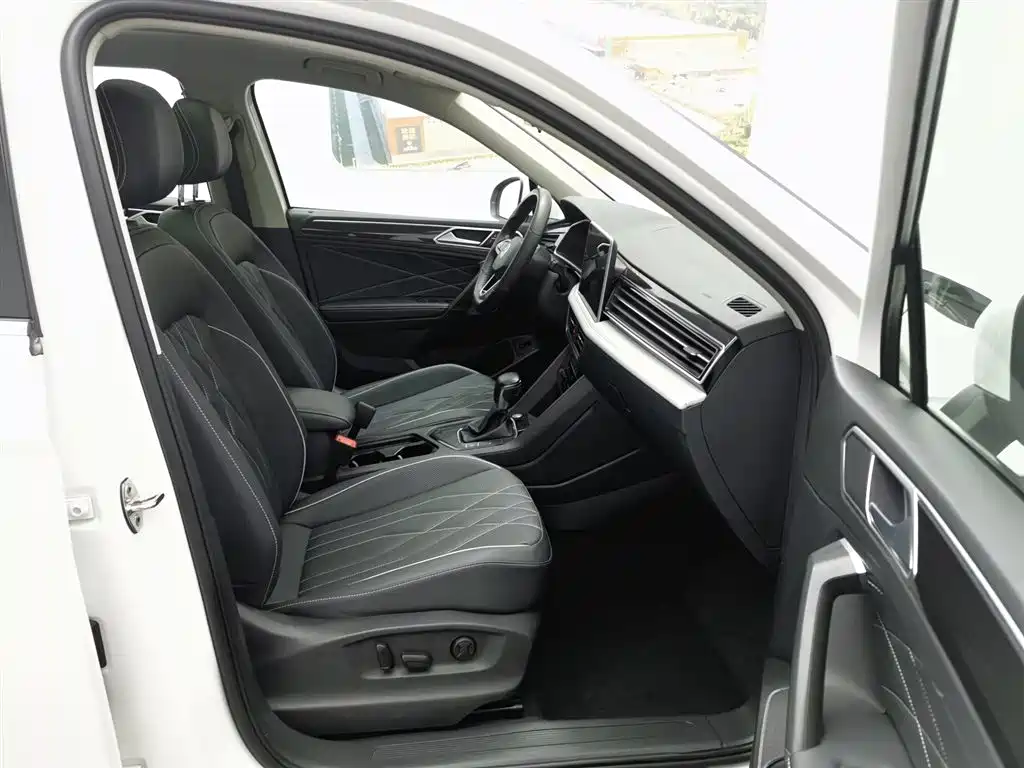 Volkswagen Tiguan L 2022 330TSI Automatic 2WD Smart Edition фото 23