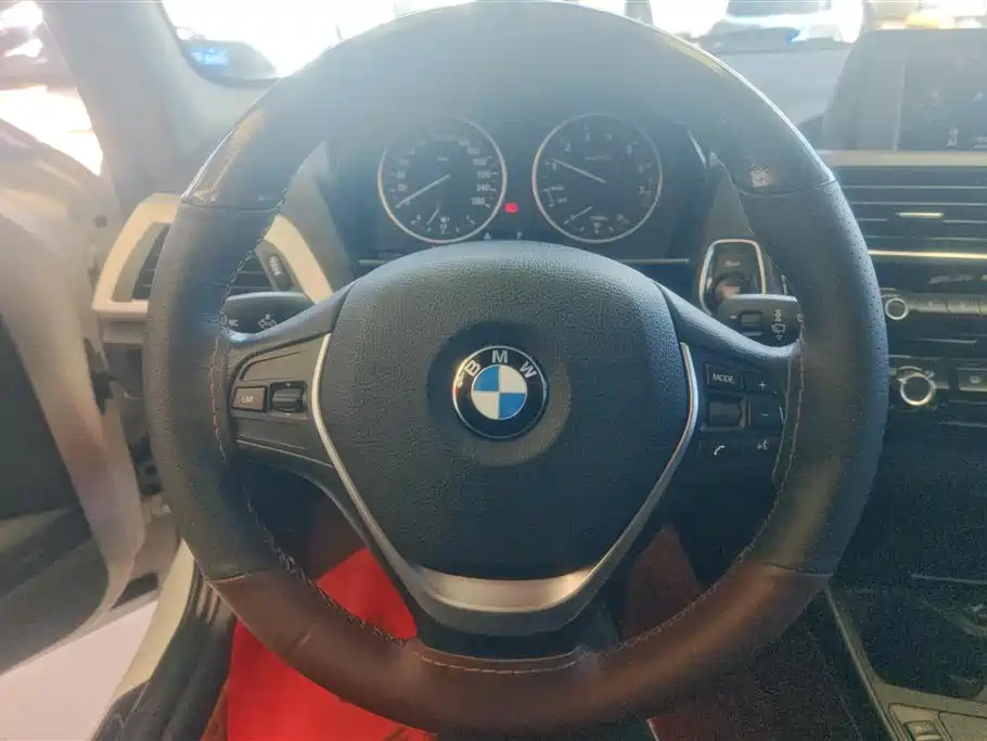 BMW 1 Series (Import) 2016 118i Leading фото 15