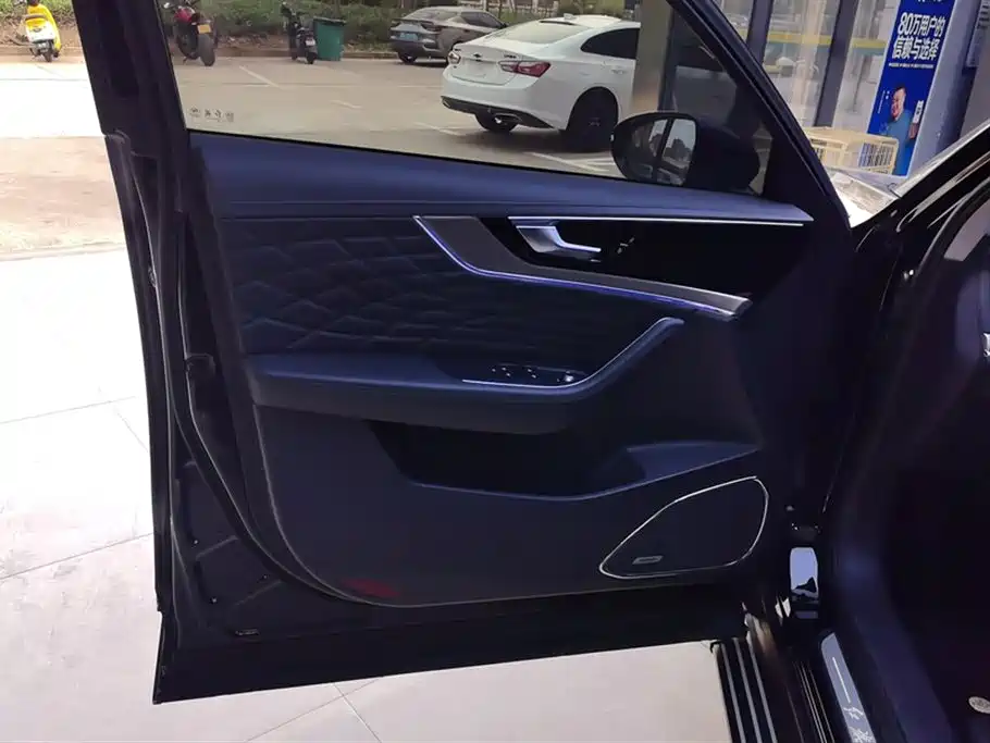 Hongqi HS5 2022 Facelift 2.0T Smart Flag Enjoyment Edition фото 7