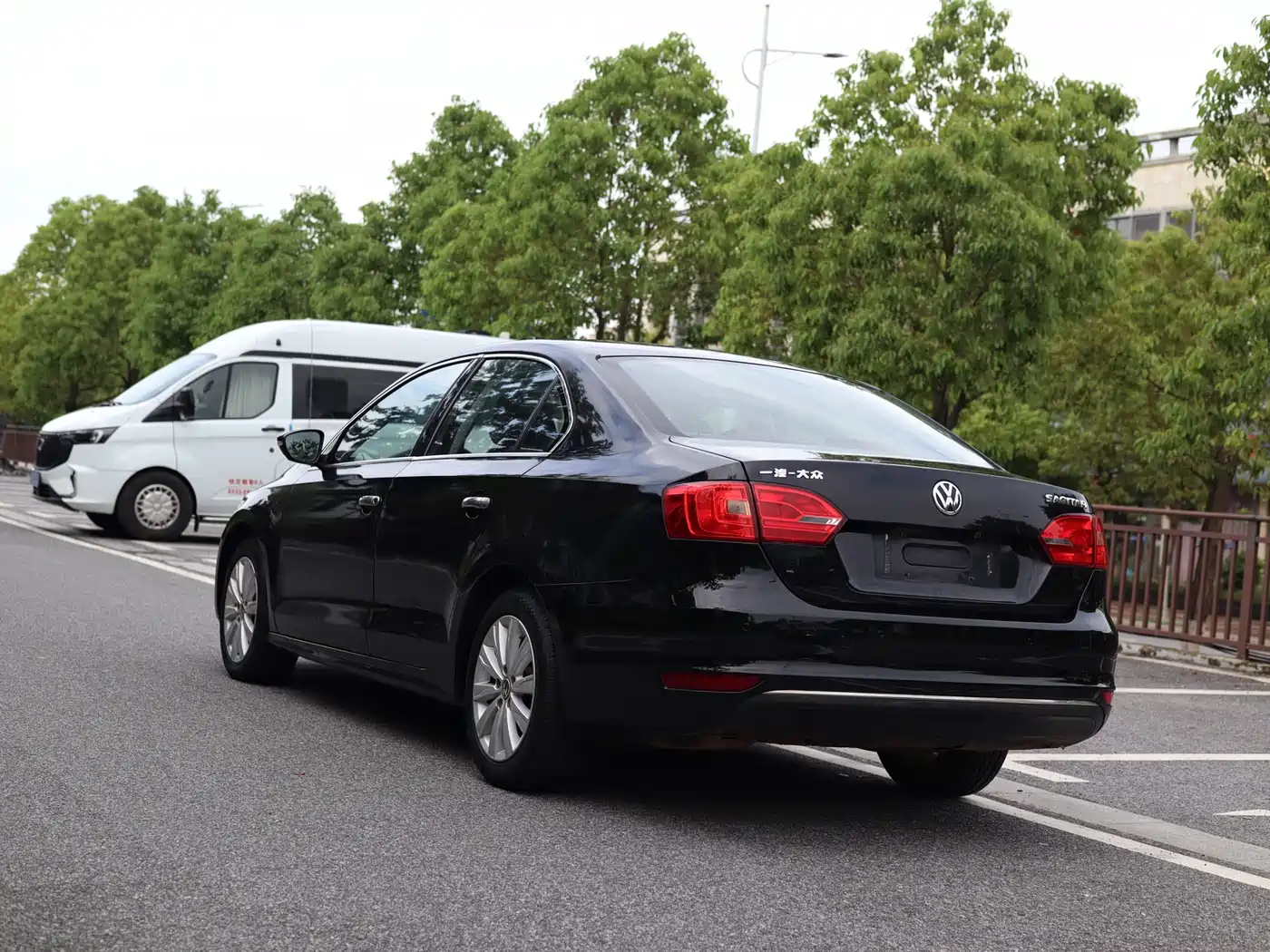 Volkswagen Sagitar 2014 Facelift 1.6L Automatic Comfort фото 4