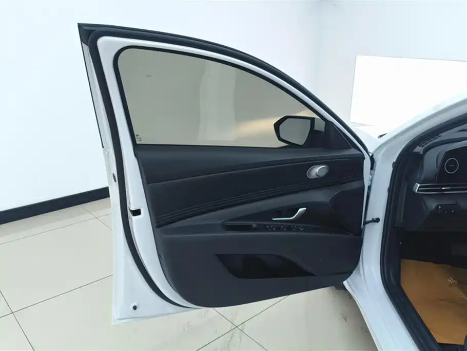 Hyundai Elantra 2023 1.5L CVT GLX Elite Edition фото 7