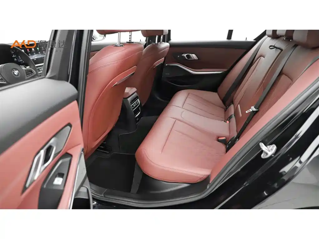 BMW 3 Series 2023 330i M Sport Shadow Edition фото 7