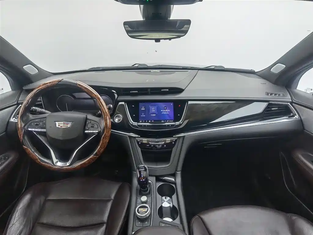 CADILLAC XT6