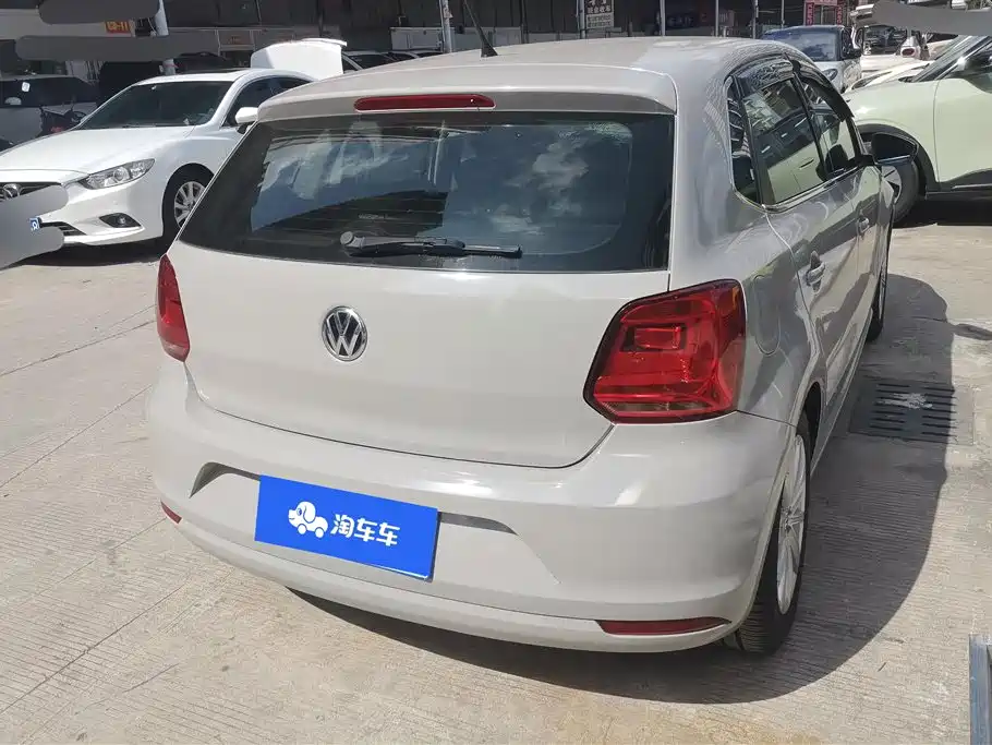 Volkswagen Polo 2014 1.6L Automatic Comfort Edition фото 3