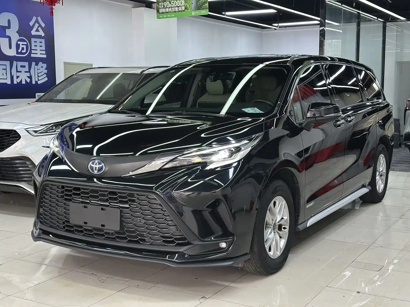 Toyota Granvia 2023 2.5L Hybrid Comfort Edition