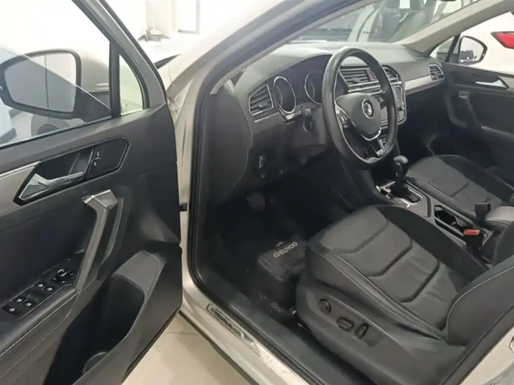 Volkswagen Tiguan L 2018 330TSI Automatic 2WD Luxury Edition фото 16