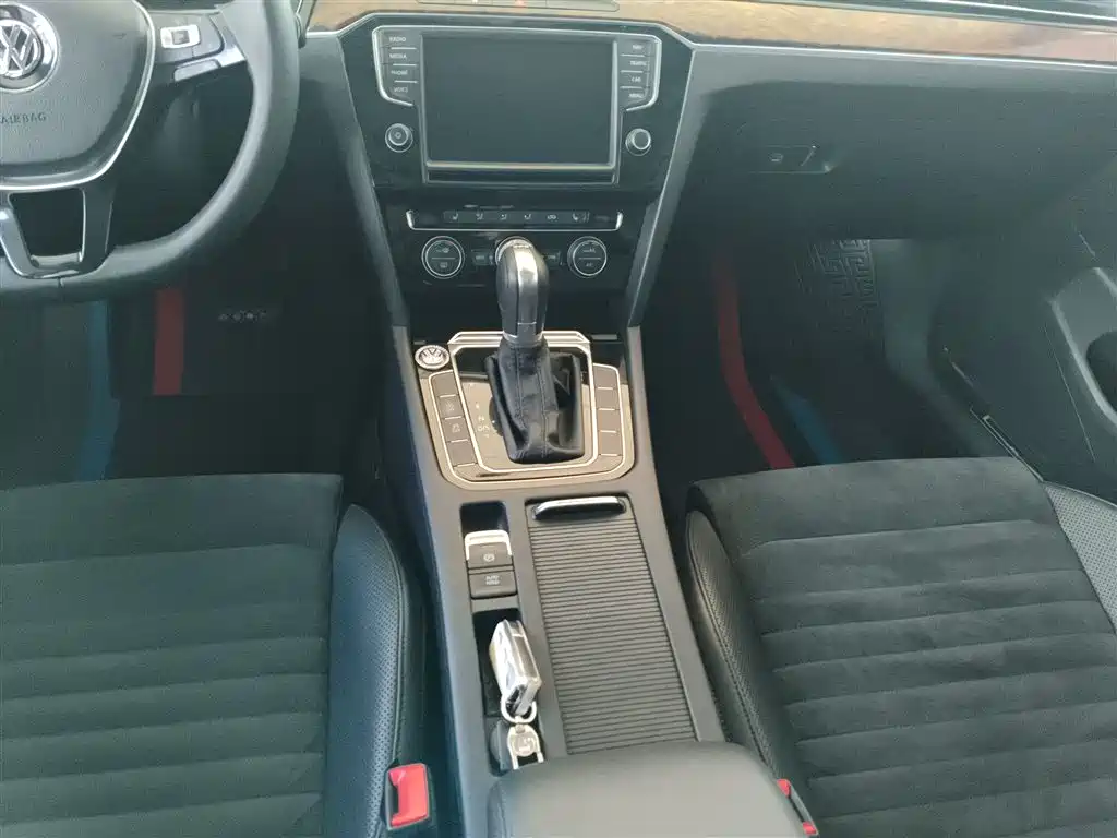 Volkswagen Magotan 2017 330TSI DSG Premium фото 14