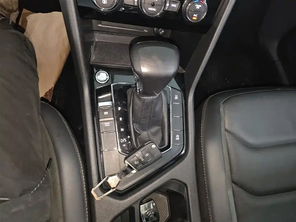Volkswagen Tiguan L 2019 Facelift 330TSI Auto 2WD Panorama Comfort China VI фото 14