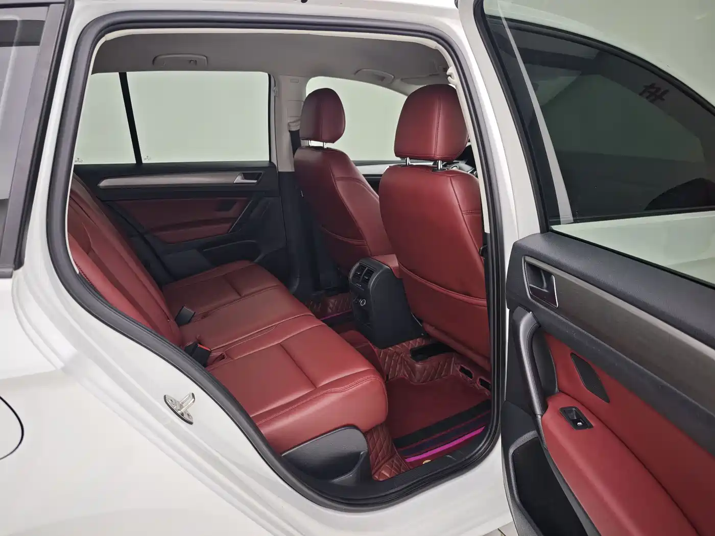 Volkswagen Golf Sportsvan 2018 1.6L Automatic Comfort фото 12