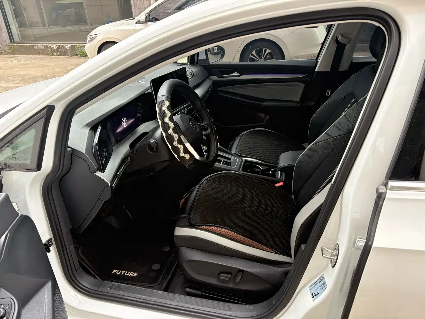 Volkswagen Golf 2025 2025 300TSI Pro