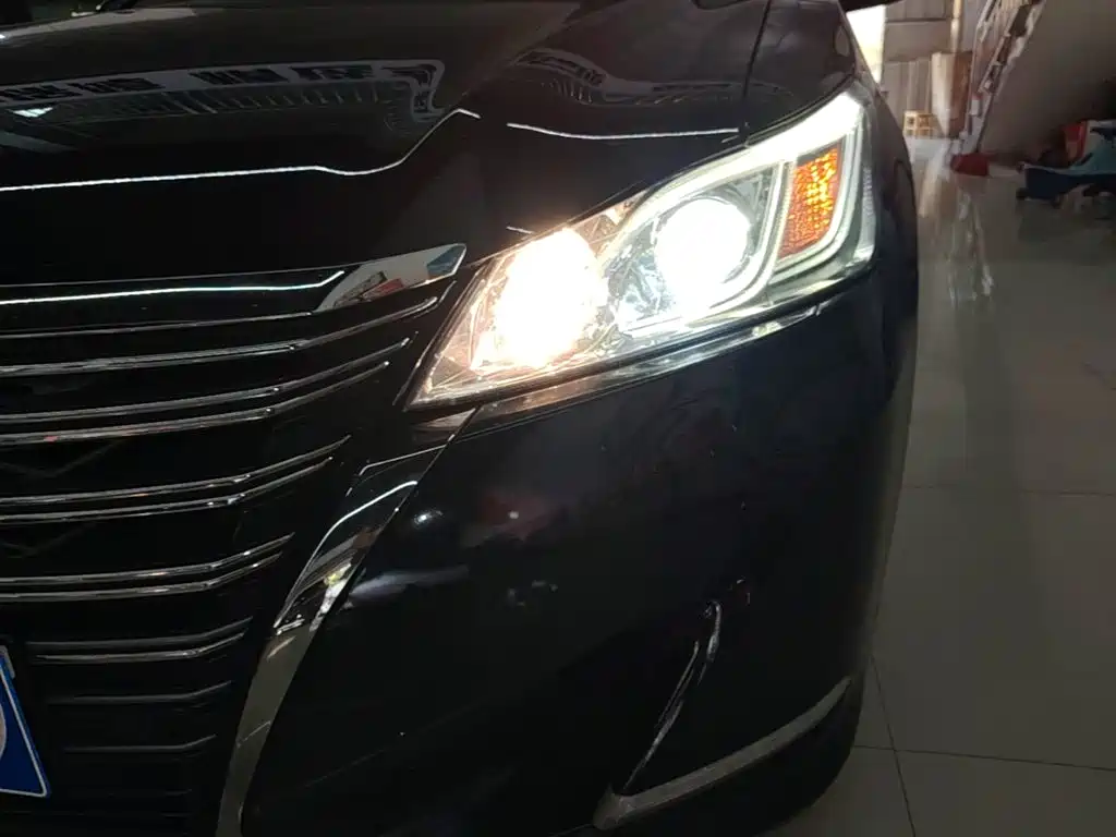 Toyota Crown 2019 2018 2.0T Fashion Edition