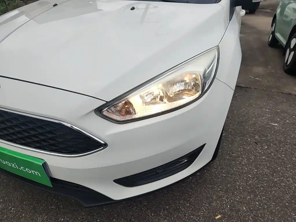 Ford Focus 2019 2018 Hatchback Classic 1.6L Automatic Trend Smart Edition