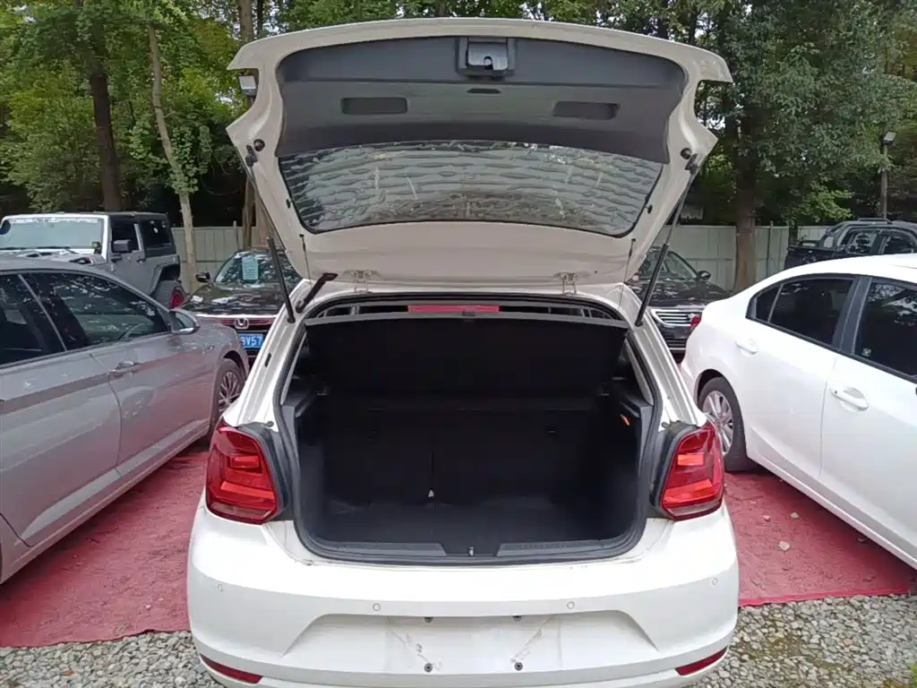 Volkswagen Polo 2014 1.6L Automatic Comfort Edition фото 19