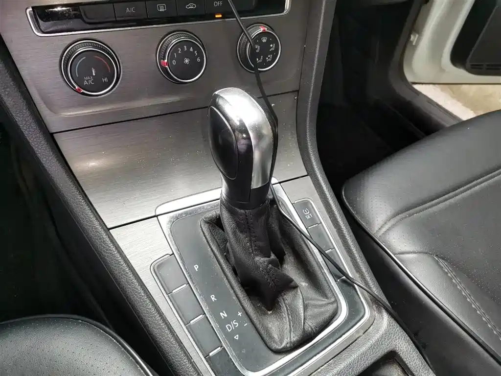 Volkswagen Golf 2014 1.6L Automatic Comfort фото 7