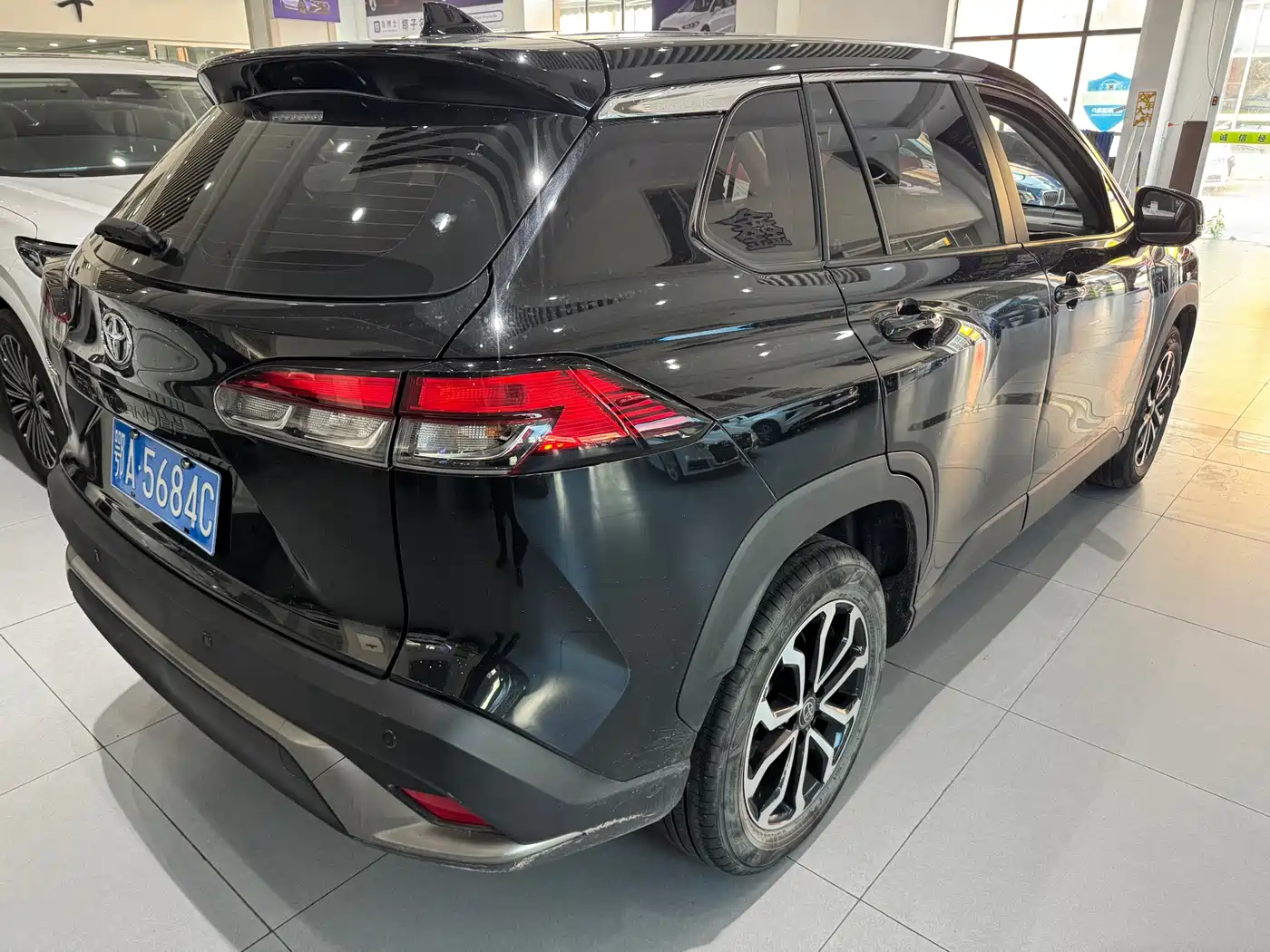 Toyota Frontlander 2023 2.0L CVT Luxury Edition фото 4