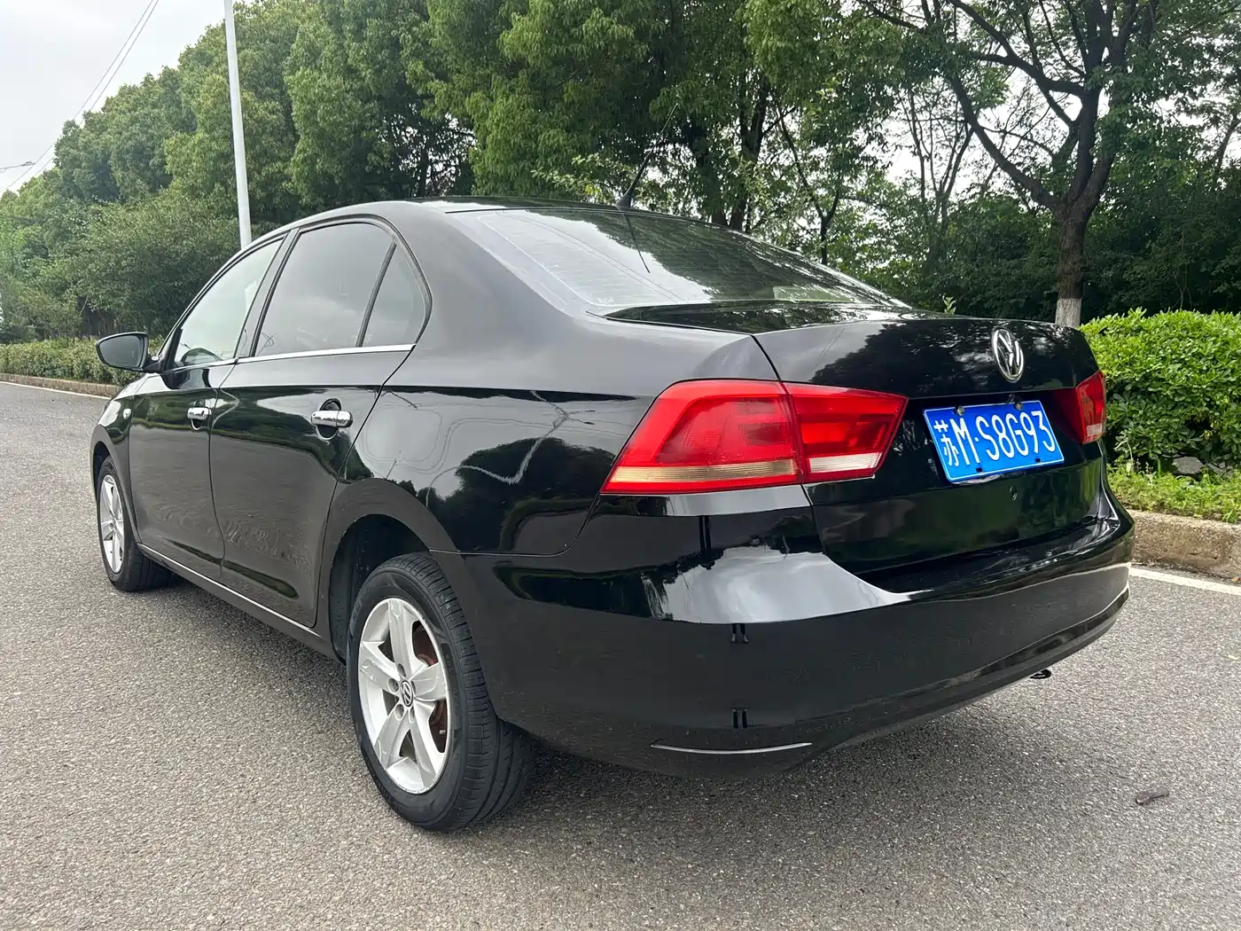 Volkswagen Santana 2013 Model 1.6L Automatic Luxury Edition фото 4