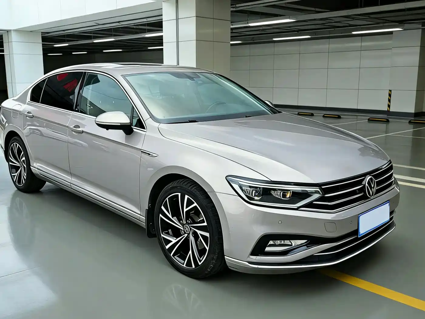 Volkswagen Magotan 2021 330TSI DSG 30th Anniversary Edition фото 3