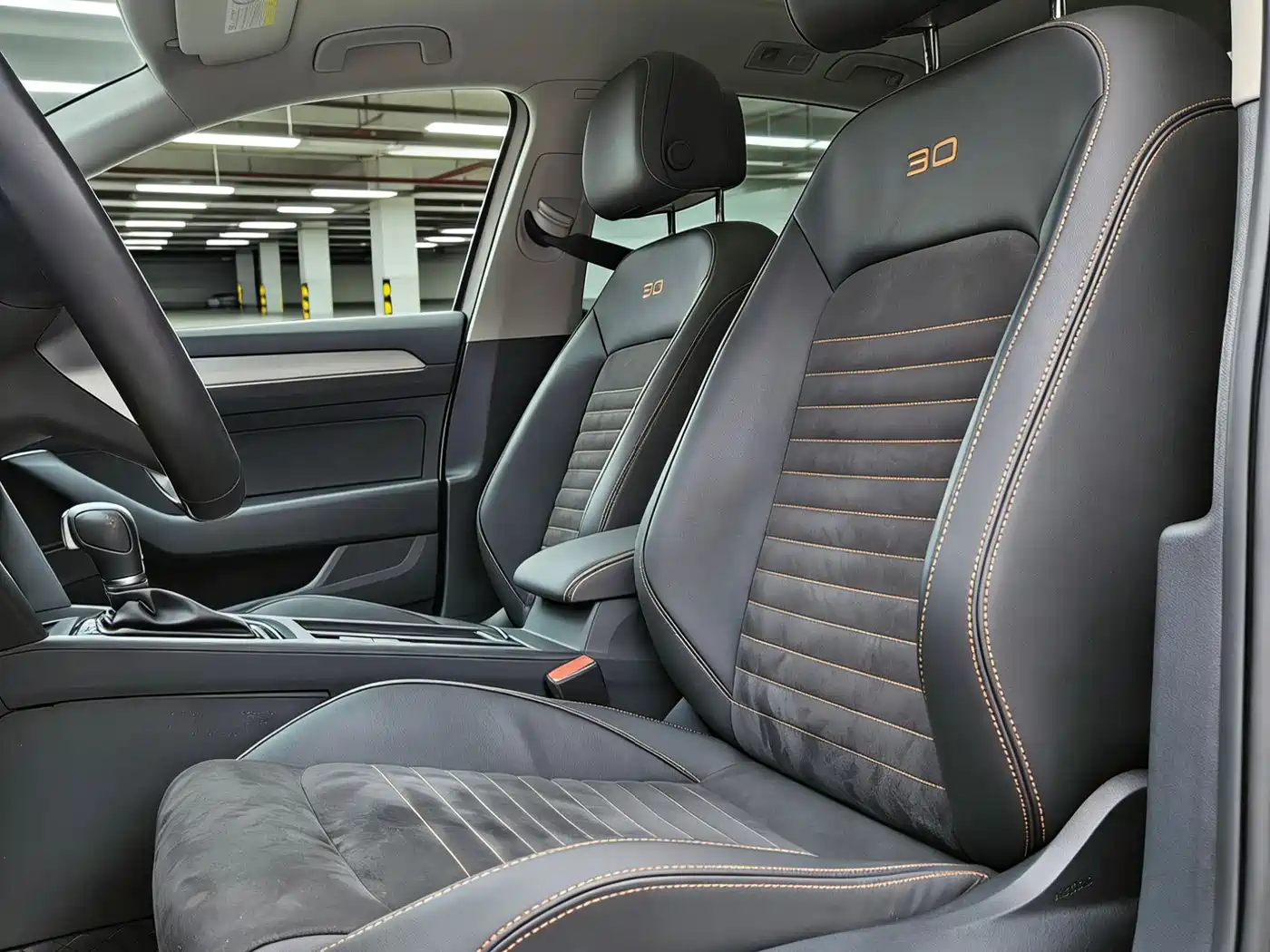 Volkswagen Magotan 2021 330TSI DSG 30th Anniversary Edition фото 4