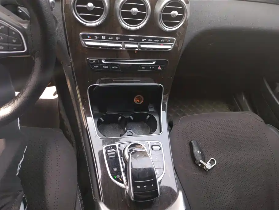 Mercedes-Benz GLC 2018 GLC 260 4MATIC Luxury фото 16